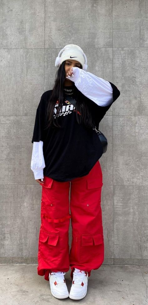 Red Baggy Pants Outfits, Red Pants Aesthetic, Red Baggy Outfit, Cargo Streetwear Outfit, Aesthetic Oversized Outfits, Tomboy Poses, Baggy Fits Aesthetic, Baggy Outfits Aesthetic, Red Cargo Pants Outfit