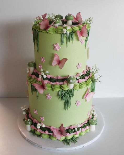 A Guide to Gorgeous Spring Cake Designs to Welcome the Season Fairy Tale Birthday Cake, Butterfly Meadows Cake, Garden Butterfly Cake, Fairy Garden Cakes, Tinker Bell Cake Ideas, Garden Cakes Birthday, Gardening Theme Cake, Butterfly Garden Cake, Fairy Themed Cake