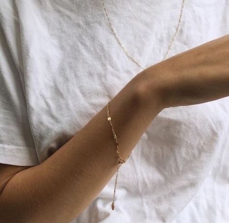 pinterest: @connellmikayla Jewelry Aesthetic, Rachel Zoe, Jewelry Inspo, Bracelet For Women, Looks Style, Dainty Jewelry, Mode Style, Cute Jewelry, Delicate Bracelet