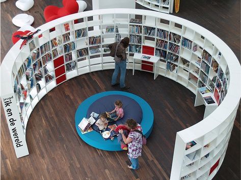 Curved, lightweight feeling shelves from a European library Unusual Bookshelf, Bureau Open Space, Public Library Design, Creative Bookshelves, Industrial Bookshelf, Library Inspiration, Cool Bookshelves, Childrens Library, Library Shelves