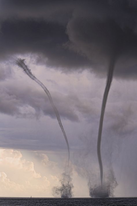 Twisting Twins / Honolulu, Hawaii Weather Photography, Matka Natura, Wild Weather, Earth Pictures, Belle Nature, Storm Clouds, Honolulu Hawaii, Natural Phenomena, Alam Yang Indah