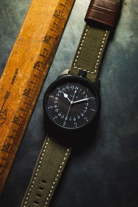 Custom Watches, Men's Luxury Watches, Korean Military, American Military History, Army Air Corps, Canvas Duffle Bag, Army Watches, American Military, Military Watches