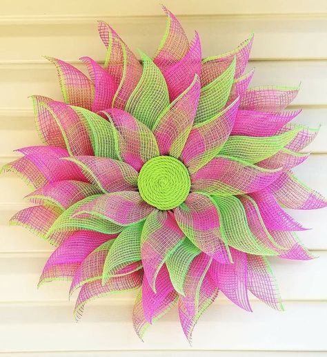 Wreaths Deco Mesh, Sunflower Wreath Diy, Beach Wreaths, Huge Flowers, Sunflower Burlap Wreaths, Spring Deco Mesh Wreaths, Deco Mesh Crafts, Summer Deco Mesh Wreaths, Ribbon Wreaths