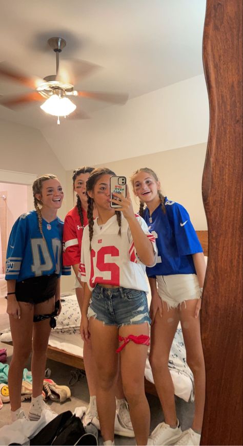 Tutu Outfits Spirit Week, Football Guys Halloween Costume, Matching Halloween Costumes For Besties Preppy, Football Players For Halloween, Cute School Spirit Outfits, Football Coustems Halloween, Football Game Fall Outfits, Sports Jersey Day Spirit Week, Sport Spirit Day Ideas