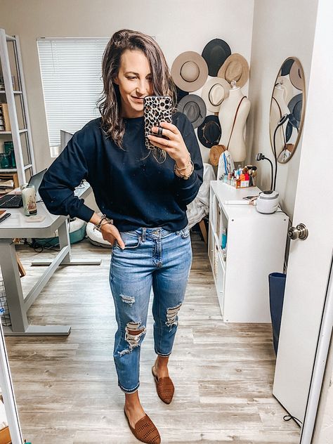 Mom Style Fall, Mom Jeans Outfit Winter, Basic Closet, Target Jeans, Affordable Jeans, Slide Shoes, Mommy Outfits, Mom Jeans Outfit, Jeans Pant