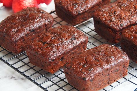 Christmas Chcocolate Fruit Loaves 5 Chocolate Fruit Cake Recipe, Christmas Patisserie, Fruit Loaves, Fruit Loaf Recipe, Grape Jam Recipe, Christmas Muffins, Chocolate Fruit Cake, Fruit Cake Recipe Christmas, Christmas Toppers