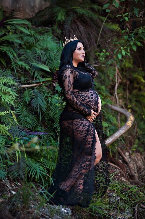 Queen maternity shoot. Black lace and gold crown. Black Lace Maternity Dress Photography, Queen Maternity Shoot, Black Dress Maternity Pictures, Maternity Boudiour Photoshoot, Black Lace Maternity Dress, Maternity Dress For Photoshoot, Dress For Photoshoot, Maternity Photography Studio, Couple Pregnancy Photoshoot