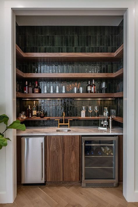 Entertaining Area Indoor, Basement Bar Aesthetic, Wine Area In Kitchen, Bar Nook, Home Bar Rooms, Bar Sala, Home Bar Designs, Mini Bars, Bar Room