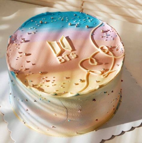 Army Birthday Cakes, Bts Cake, Pastel Cakes, Korean Cake, Simple Cake Designs, Mini Cakes Birthday, Bts Birthdays, Simple Birthday Cake, Cake Decorating Designs