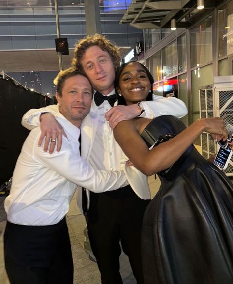 Ayo Edebiri Updates on X: "Ayo, Jeremy & Ebon last night at the Emmys. https://t.co/pMo8kesN7J" / X Ayo Edebiri, Allen White, Jeremy Allen White, The Emmys, Lights Camera Action, Emmy Award, Film Serie, The Bear, Movies Showing