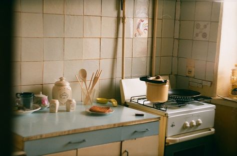 無標題 | Flickr - 相片分享！ New Wall, Pots And Pans, 인테리어 디자인, Future House, A Kitchen, Film Photography, Home Interior, Aesthetic Pictures, The Kitchen