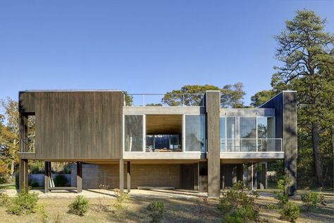 Northwest Harbor by Bates Masi Architects (1) Bates Masi, Elevated House, Raised House, Architecture Unique, Elevated Homes, Harbor House, Beach House Plans, Best Architects, Modern Beach House