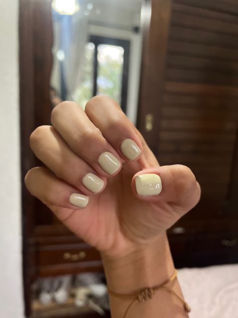 Light Yellow Short Nails, Light Yellow Gel Nails, Light Yellow Nails Short, Short Nails Pastel Colors, Yellow Gel Nails Short, Soft Yellow Nails, Short Nails Yellow, Baby Yellow Nails, Pale Yellow Nails