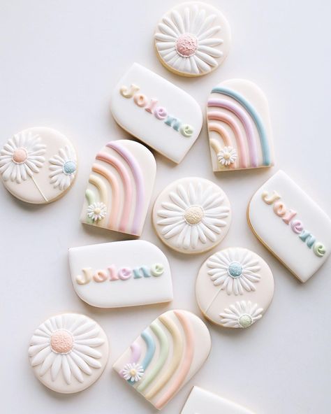 Pastel Cookies Birthday, Pastel Rainbow Birthday Cookies, Rainbow Party Cookies, Pastel Unicorn Cookies, Rainbow Theme Cookies, Pastel Cookies Decorated, Pastel Sugar Cookies, Pastel Birthday Cookies, Arch Cookies Decorated