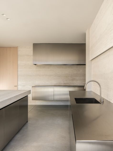 Bulthaup Kitchen, Barn Kitchen, Minimal Kitchen, Stainless Kitchen, Timber Panelling, Stainless Steel Cabinets, 아파트 인테리어, Stainless Steel Kitchen, Küchen Design