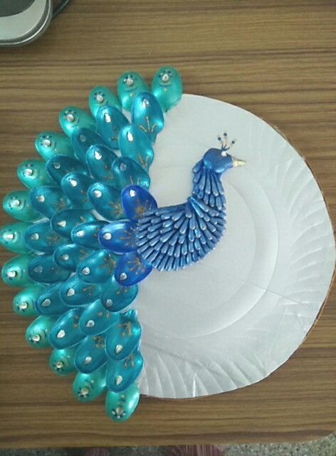 Plastic Spoon Art, Pista Shell Crafts, Plastic Spoon Crafts, Spoon Craft, Thali Decoration, Spoon Crafts, Plastic Bottle Art, Spoon Art, Diy Diwali Decorations