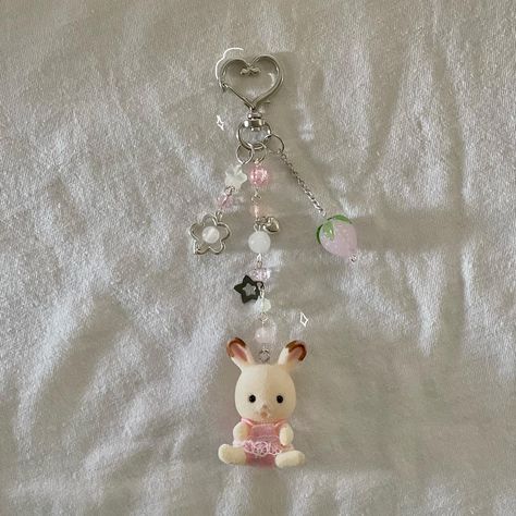 Bunny Keychain, Bead Charms Diy, Fashion Pendant, Pink Bunny, A Silent Voice, Handmade Wire Jewelry, Cute Keychain, Clay Charms, Accessories Fashion