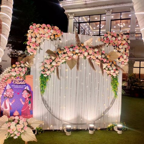 Selfie Corner-event expertz - wedding planner in Kolkata #weddingplanner #weddingplanning #wedding #weddingdress #weddingphotography #weddinginspiration #weddingdecor #weddingmakeup #weddinginvitations Selfie Corner For Wedding, Selfie Corner, Instagram Selfie, August 17, Kolkata, Wedding Makeup, Wedding Planner, Wedding Planning, Wedding Decorations