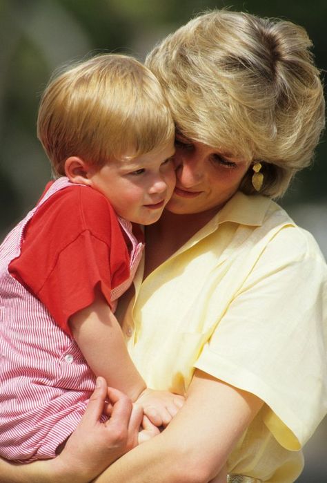 Prințesa Diana, Putri Diana, Princess Diana Rare, Princ Harry, Prince Harry Et Meghan, Prins William, Prinz Charles, Princess Diana Fashion, Prins Harry