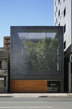 Optical Glass House / Hiroshi Nakamura & NAP | ArchDaily Hiroshi Nakamura, Architecture Courtyard, Houses In Japan, Metal Facade, Garden Architecture, Brick Facade, Glass Facades, Urban Architecture, Space Architecture