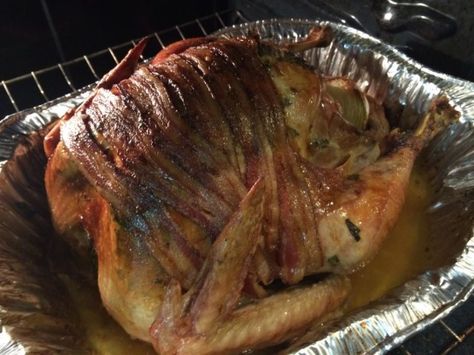 Gordon Ramsey Recipes, Gordon Ramsay Recipe, Roasting Times, Garlic Recipe, Chef Gordon, Christmas Turkey, Roast Turkey, Turkey Recipe, Garlic Recipes