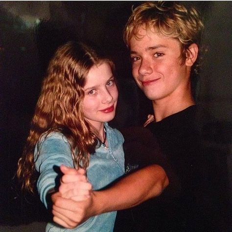 Peter Pan on Instagram: “Baby Jeremy and Rachel💕” Jeremy Sumpter Peter Pan, Peter Pan Wallpaper, Wendy Peter Pan, Peter Pan 2003, Rachel Hurd Wood, Peter Pan 3, Peter Pan Movie, Jeremy Sumpter, Scorpius Malfoy