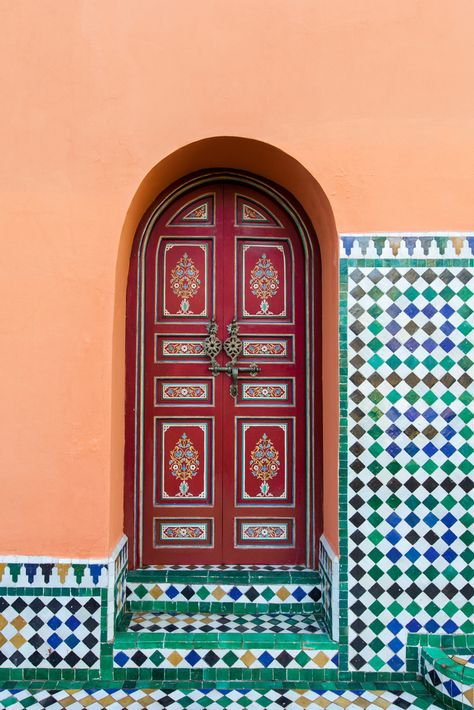 Moroccan Home Exterior, Moroccan Art Painting, Morrocan Doors, Morocco Interior Design, Mosaic Door, Moroccan Window, Moroccan Doors, Moroccan Houses, Gorgeous Doors