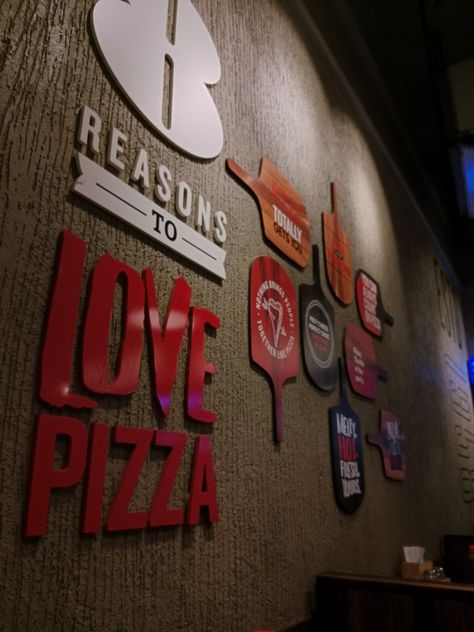 Aesthetic Pizza Pictures, Pizza Hut Aesthetic, Nike Wallpapers, Cool Nike Wallpapers, Dubai Aesthetic, Nike Wallpaper, Fake Pictures, Pizza Hut, Marketing Ideas