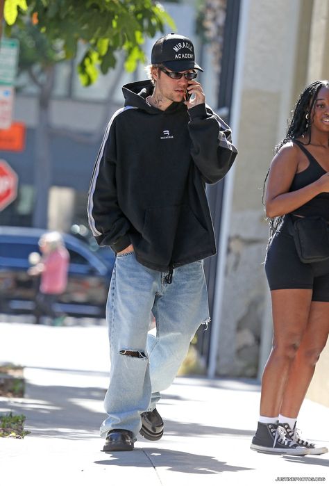 Justin Bieber Street Style, Justin Bieber Fashion, Justin Bieber Aesthetic, California Street Style, Guy Outfit, Justin Bieber Outfits, Justin Bieber Style, Money Fashion, West Hollywood California