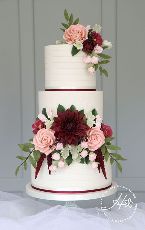 Wedding Cake Dessert Table, Sweet Table Wedding, Burgundy Wedding Cake, Cake Dessert Table, Wedding Cakes Elegant, Wedding Cake Alternatives, Luxury Wedding Cake, Wedding Cake Ideas, Floral Wedding Cakes