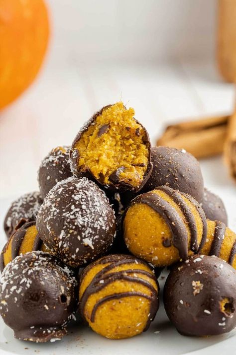 These no bake Dark Chocolate Pumpkin Truffles are naturally sweetened with warming spices, a chewy creamy center, and crisp chocolate coating. Chocolate Pumpkin Truffles, Pumpkin Spice Truffles, Pumpkin Truffles, Avocado Chocolate Pudding, Chocolate Pumpkin, Healthy Food Recipes Clean Eating, Healthy Pumpkin, Chocolate Cinnamon, Chocolate Coating