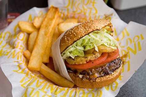 8 Burger Spots To Satisfy Any Craving In The Hamptons: Banzai Burger Red Robin Recipes, Copycat Red Robin, Red Robin Seasoning, Red Robin Burgers, How To Make Red, Food At Home, Gourmet Burgers, Copycat Restaurant Recipes, Red Robin