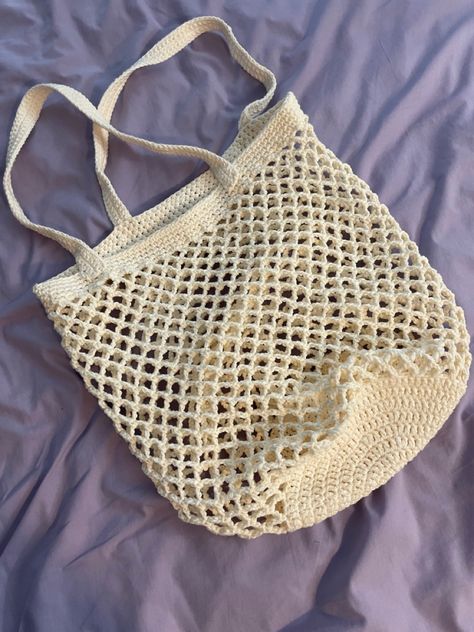 Aesthetic Crochet Bags Free Patterns, How To Crochet A Mesh Bag, Crochet Bag Market, Crochet Mesh Beach Bag, Crochet Mesh Market Bag, Crochet Beach Bag Aesthetic, Crochet Mesh Ideas, Crochet Mesh Tote Bag, Crochet Beach Ideas