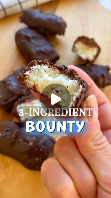 Katja Jurgenschellert on Instagram: "3 INGREDIENT BOUNTY 🥥🍫recipe below 👇

Where are my BOUNTY LOVERS at? 🙋🙋‍♀️🙋‍♂️ 
Bounty has always been my favorite candy bar, so this super easy 3 ingredient version is my new favorite snack 😋

To make ~15 bars, you’ll need 
- 170g desiccated coconut 
- 200g sweetened condensed milk
- 250g chocolate 

1. Combine coconut and condensed milk in a bowl and mix well.
2. Flatten the mass into a 1.5cm (3/4inch) thick square, press it well so it holds together 
3. Cut it into bar shape 
4. Dip them into melted chocolate and let them set 

FOLLOW @kayoukitchen for simple & delicious treats every week 😋

Enjoyyyy,
Katja 🥰

#bounty #easy #easyrecipes #sweet #candybar #candy #chocolate #coconut" Bounty Bars, Bounty Bars Recipe, Homemade Bounty Bars, How To Make Bounty Chocolate, Home Made Bounty Bars, Bounty Chocolate, Snacks To Make, Favorite Candy, Favorite Snack