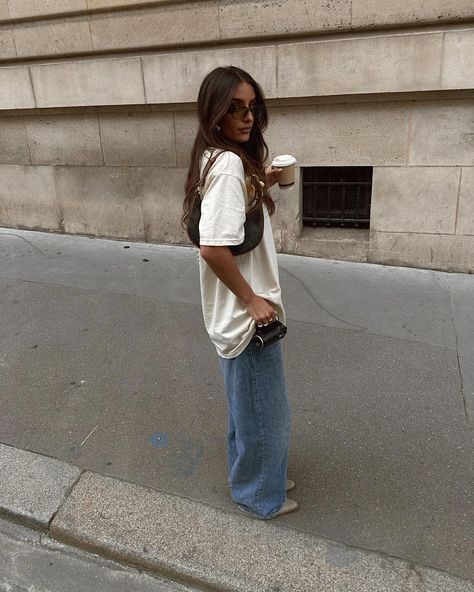 Oversized Summer Outfit, Baggy Tshirt Outfit, Women's Spring Fashion, Oversized Tee Outfit, Oversize Tshirt Outfits, Baggy Tee, Errands Outfit, Outfit Oversize, Seasonal Wardrobe