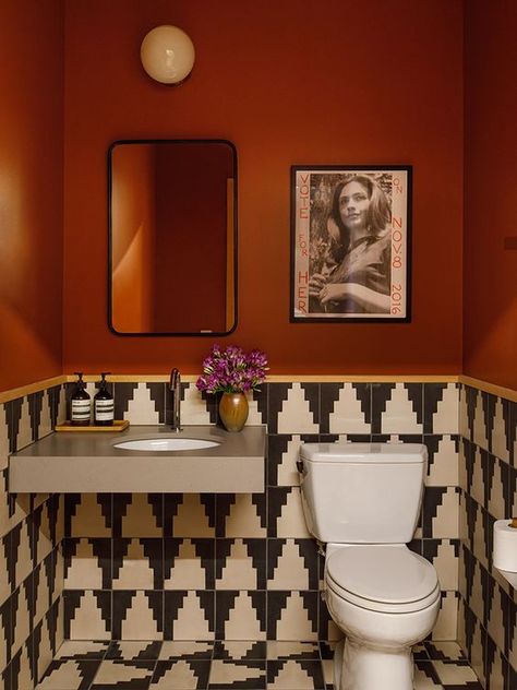 Small Funky Bathroom Ideas, Bathroom 70s, Funky Toilet, Eccentric Bathroom, Funky Bathroom Ideas, 70s Bathroom, Big Pond, Funky Bathroom, Apartment Vibes