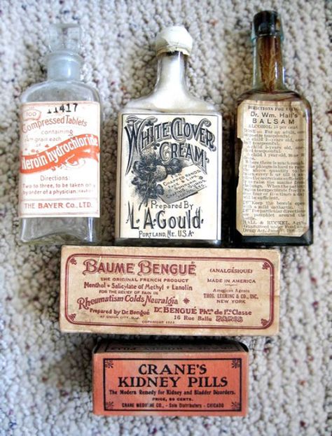 Old Medicine, Antique Medicine Bottles, Old Medicine Bottles, Retro Packaging, Bottle Images, Apothecary Bottles, Vintage Medical, Vintage Packaging, Medicine Bottles