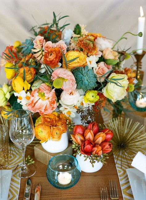 Modern Wedding Centerpieces, Mid Century Modern Wedding, Modern Floral Arrangements, Tablescape Inspiration, Ethereal Wedding, Modern Flower Arrangements, Modern Baby Shower, Theme Color, Retro Wedding