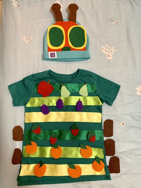 DIY The Very Hungry Caterpillar costume for book appreciation week! Caterpillar Costume Diy, The Very Hungry Caterpillar Costume, Very Hungry Caterpillar Costume, Hungry Caterpillar Costume, Book Characters Dress Up, Caterpillar Costume, Sibling Halloween Costumes, Caterpillar Book, Bug Costume