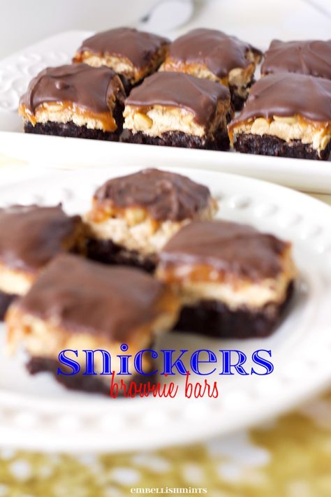 Snickers Brownie Bites - Embellishmints Snicker Brownies, Brownie Bites Recipe, Brownie Bars, Brownie Bites, Bar Cookies, Brownie Mix, Brownie Bar, Chocolate Almonds, Chocolate Brownies