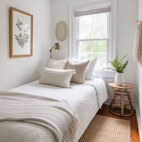 Looking for small guest bedroom ideas? We're giving you today's best 15 expert design and décor tips (to the 3 things to AVOID)! Find guest bedroom ideas cozy modern as well as inspirations and designs for small spaces to large! #smallguestbedroomideascozy #guestbedroomideascozymodern #spareroom #simple #minimalist #farmhouse #modern #cozysimple #cozyrelaxing #daybed Guest Bedroom Ideas Single Bed, Ideas For Cozy Bedroom, Minimal Guest Bedroom Ideas, Simple Spare Room Ideas, Small Natural Bedroom, Very Minimalist Bedroom, Small Space Bedroom Design, Long Narrow Room Ideas, Simple Small Room Ideas