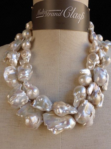 Multi Strand Necklaces, Baroque Era, Pearl Jewelry Design, Pearl Necklace Designs, Baroque Pearl Necklace, Funky Jewelry, Fabulous Jewelry, Womens Wellness, Baroque Pearls