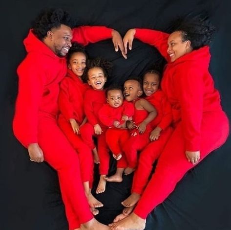 Valentines Day Family Photoshoot, Valentines Day Family, Family Valentines Day, Christmas Family Photoshoot, Family Photoshoot Outfits, Black Family, Family Holiday Photos, Black Fathers, Christmas Family Photos