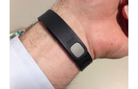 Some Fitbit Flex users have experienced problems with their device holding a charge after a few months of use. Here's what to do if that happens. Best Fitness Watch, Fit Bit, Fitbit Bands, Healthy Inspiration, Fitness Tracking, Exercise Ideas, Fitness Trackers, Healthy Fit, Fitbit Charge