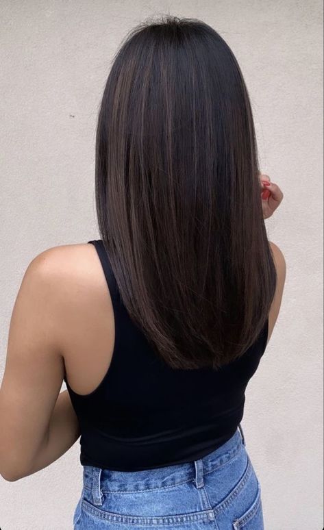 Platinový Blond, V Shape Hair, Brunette Hair Cuts, Medium Length Hair Straight, Short Dark Hair, Hair Tint, Layered Haircuts For Medium Hair, Blonde Hair Inspiration, Hair Color For Women