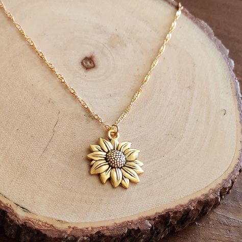 Sunflower Accessories, Nature Ideas, Golden Jewellery, Golden Sunflower, Spring Necklace, Sunflower Baby Showers, Streamer Dr, Earthy Jewelry, Sunflower Jewelry