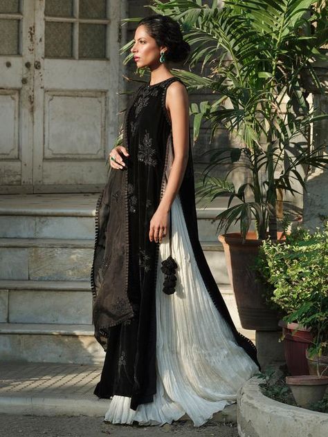 Misha Lakhani, Women Suits Wedding, Pakistani Formal Dresses, Desi Wedding Dresses, Velvet Dress Designs, Lakme Fashion Week, Muslimah Fashion Outfits, Fancy Dress Design, Stylish Dresses For Girls