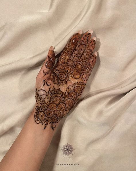 Henna Designs Palm, Short Mehndi Design, Front Mehndi Design, Palm Mehndi Design, Floral Henna, Floral Henna Designs, Henna Tattoo Designs Hand, Modern Henna Designs, Latest Henna Designs