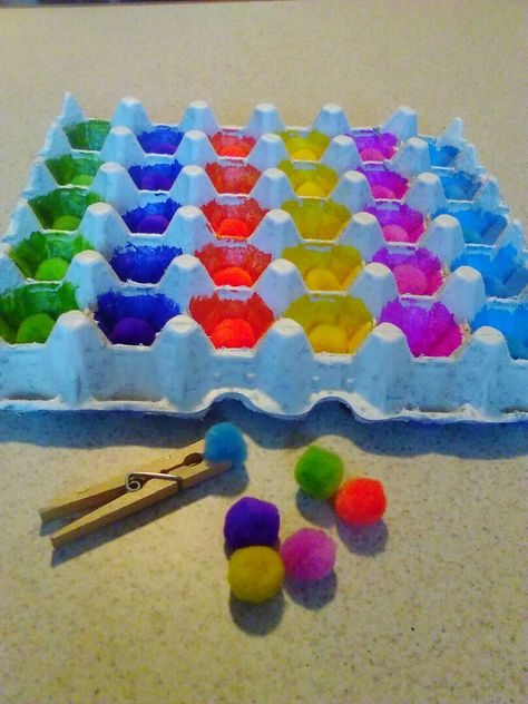 Pom-pom color match/sort (fine motor activity) Fine Motor Activity, Diy Classroom, Baby Diy, Egg Carton, Fine Motor Activities, Motor Activities, Classroom Activities, Coloring Sheets, Fine Motor