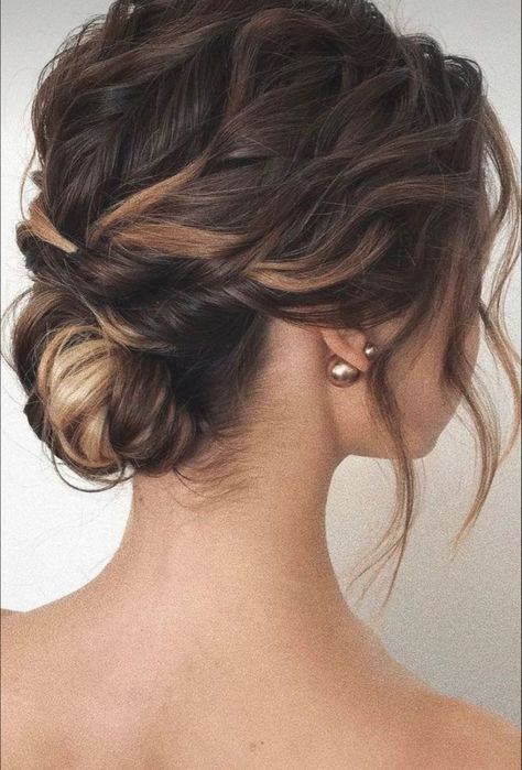 Wedding Hairstyles Updo Messy, Romantic Updo Hairstyles, Updo Messy, Low Bun Wedding Hair, Hairstyle Simple, Simple Updo, Wedding Hair Up, Romantic Updo, Ball Hairstyles